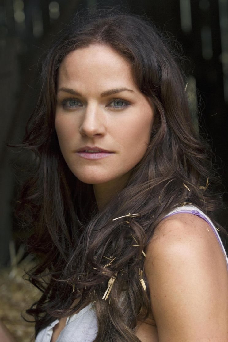 Kelly Overton