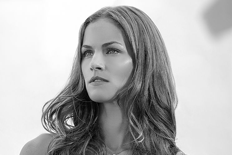 Kelly Overton