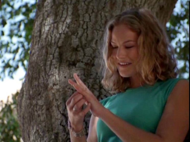 Kelly Overton