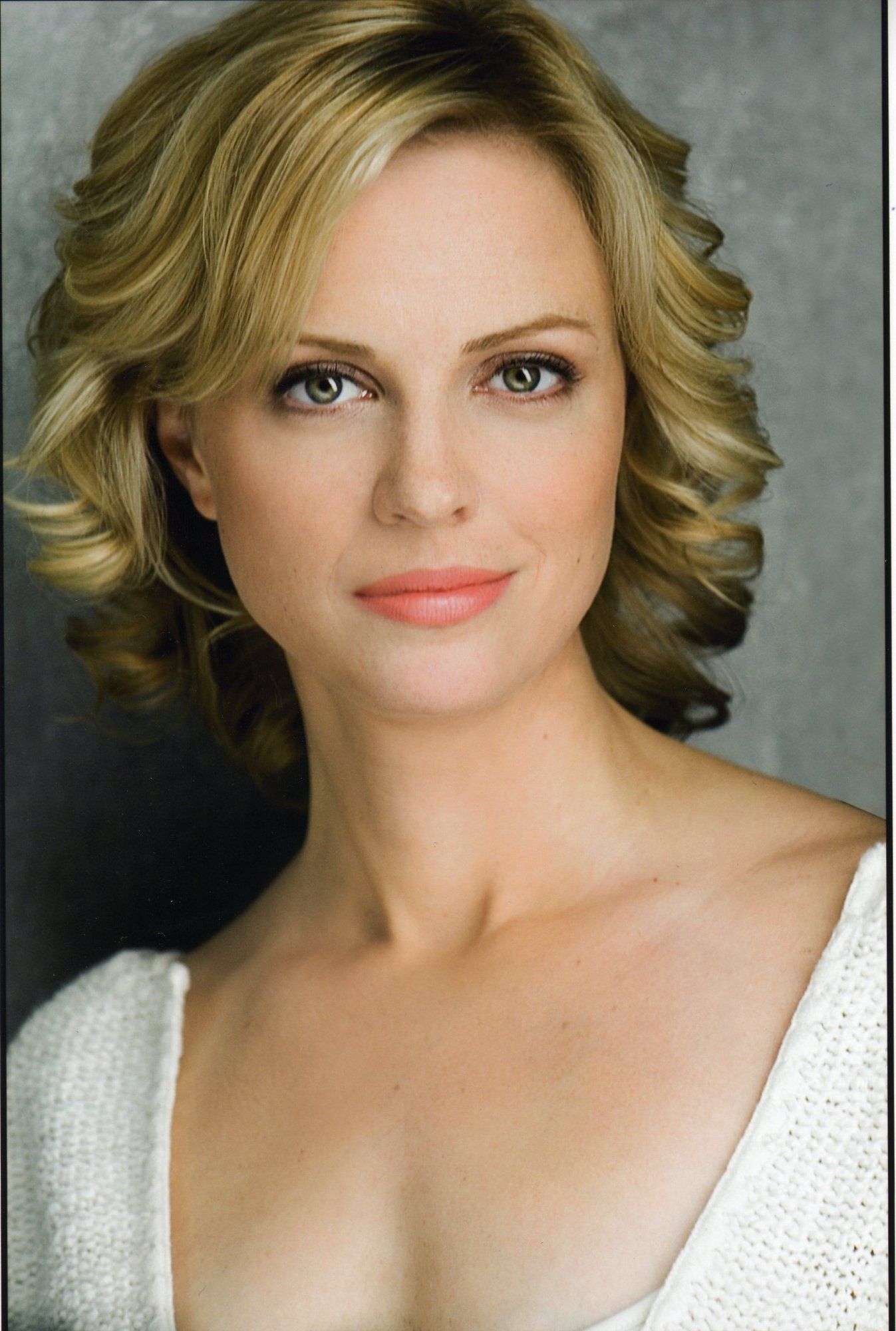 Pictures of Kelly Sullivan