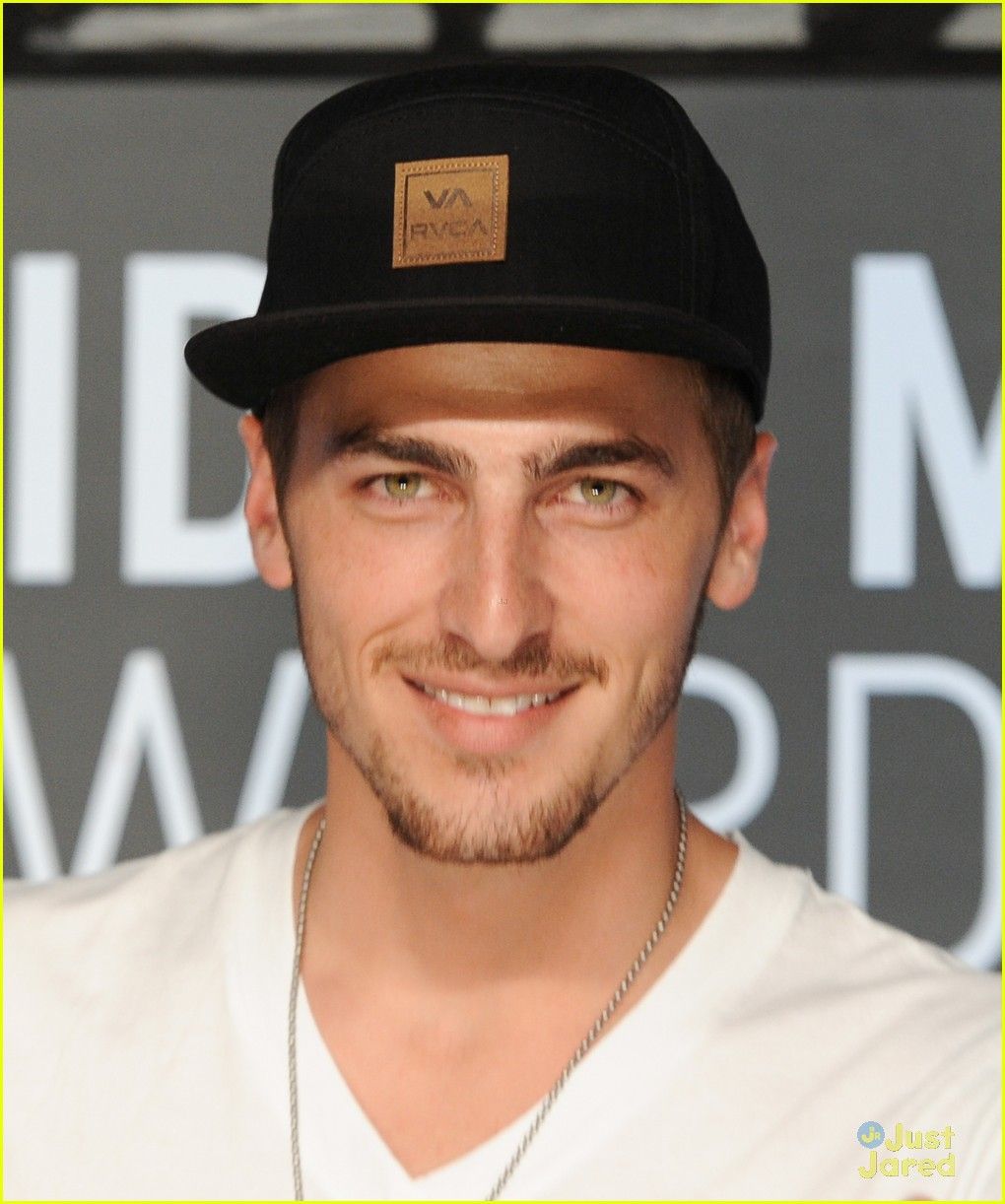 Kendall Schmidt. 