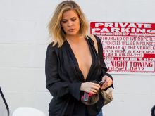 Khloé Kardashian photo