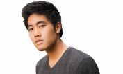 Ki Hong Lee