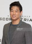 Ki Hong Lee