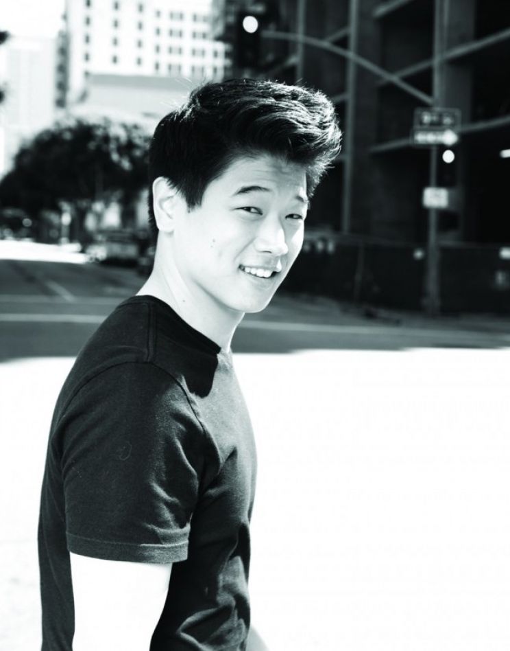 Ki Hong Lee