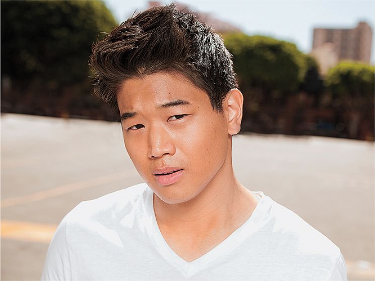 Ki Hong Lee