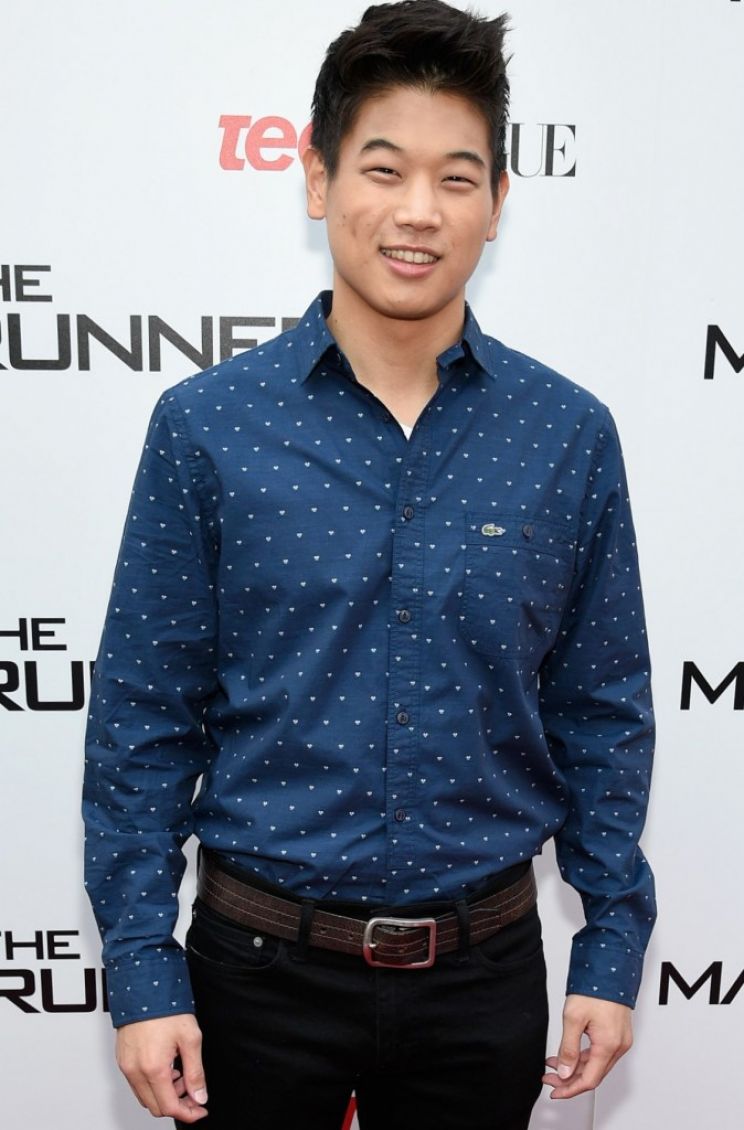 Ki Hong Lee