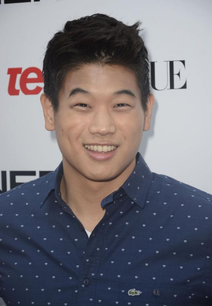 Ki Hong Lee