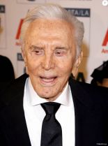Kirk Douglas photo