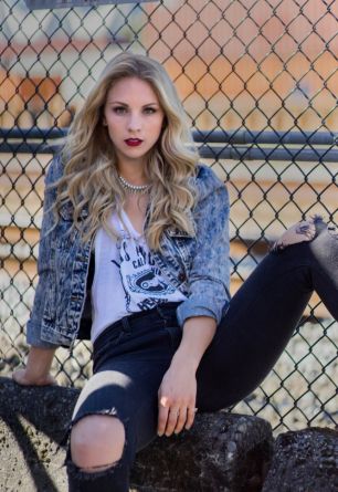 Lanie McAuley's Biography - Wall Of Celebrities