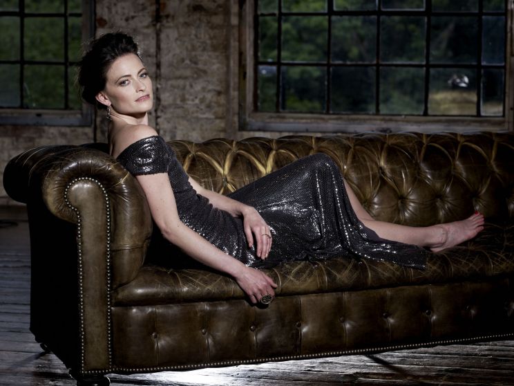 Lara Pulver