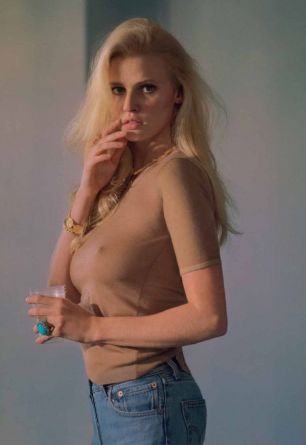 Lara Stone