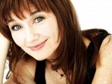 Lari White