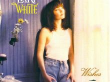 Lari White