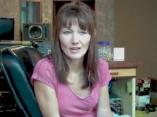 Lari White