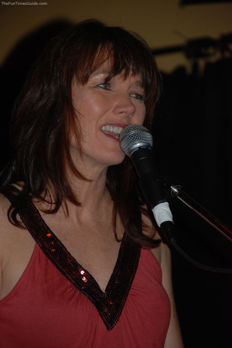 Lari White