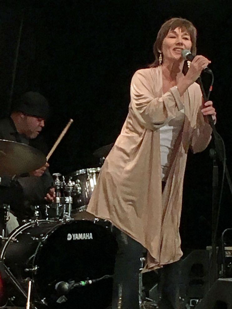 Lari White