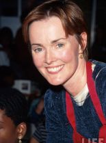 Laura Innes photo