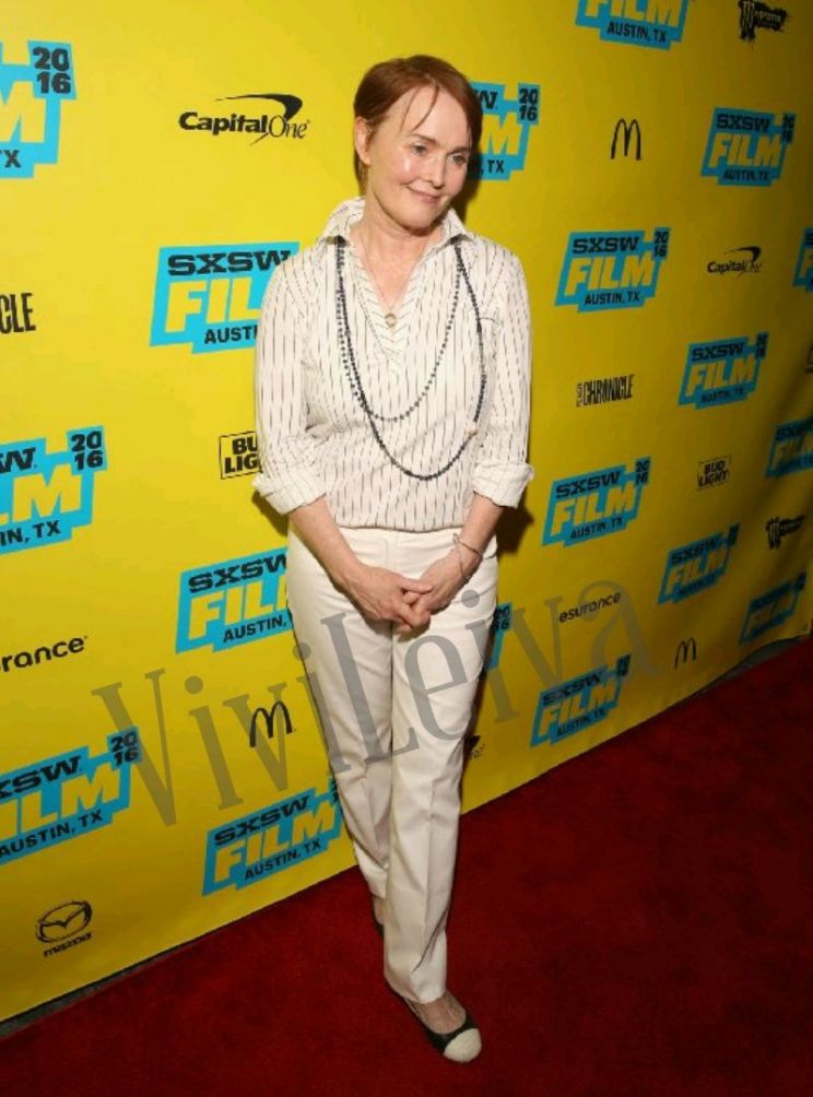 Laura Innes