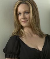 Laura Linney