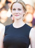 Laura Linney