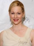 Laura Linney