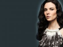 Laura Mennell