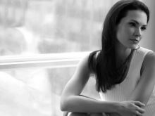 Laura Mennell photo