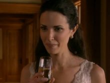 Laura Mennell