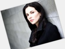 Laura Mennell