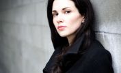 Laura Mennell