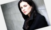 Laura Mennell