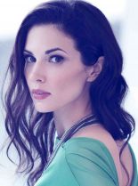 Laura Mennell