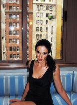 Laura Mennell photo