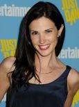 Laura Mennell