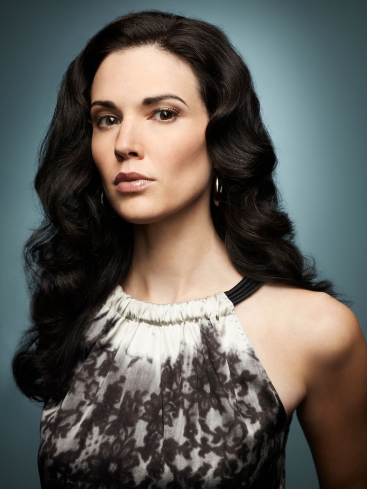 Laura Mennell