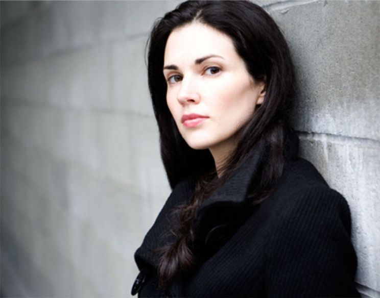 Laura Mennell