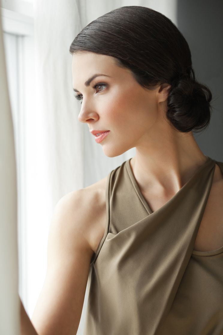 Laura Mennell