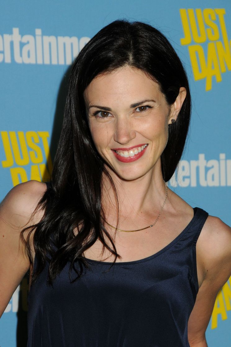 Laura Mennell