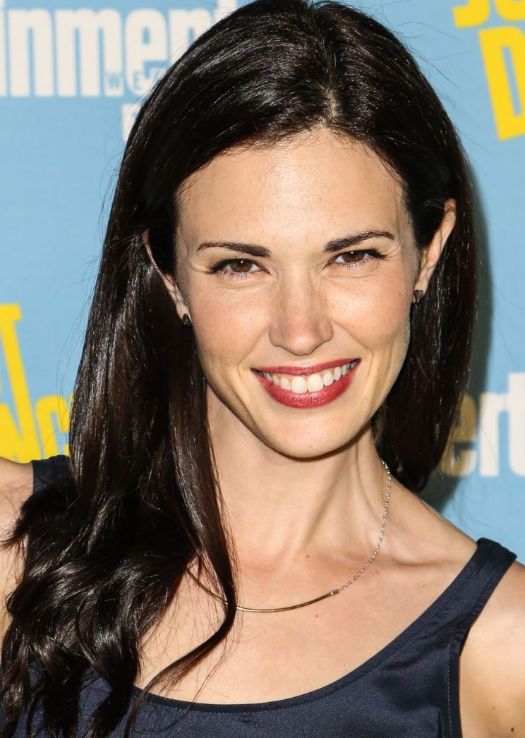 Laura Mennell