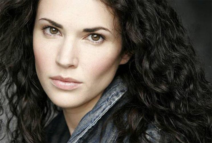 Laura Mennell