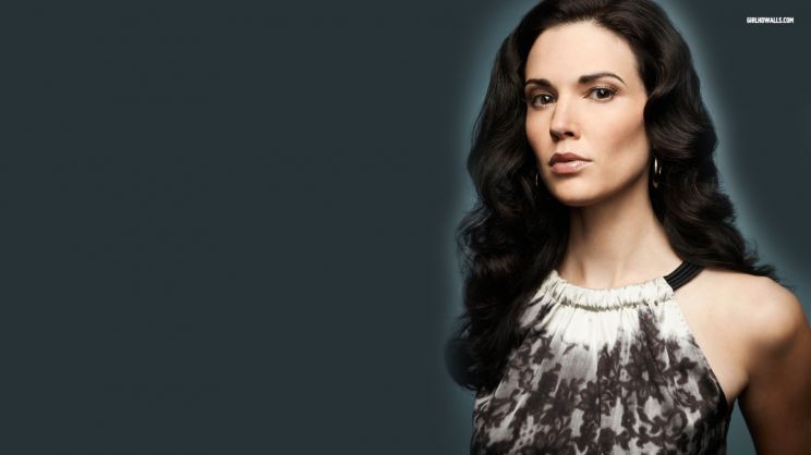 Laura Mennell