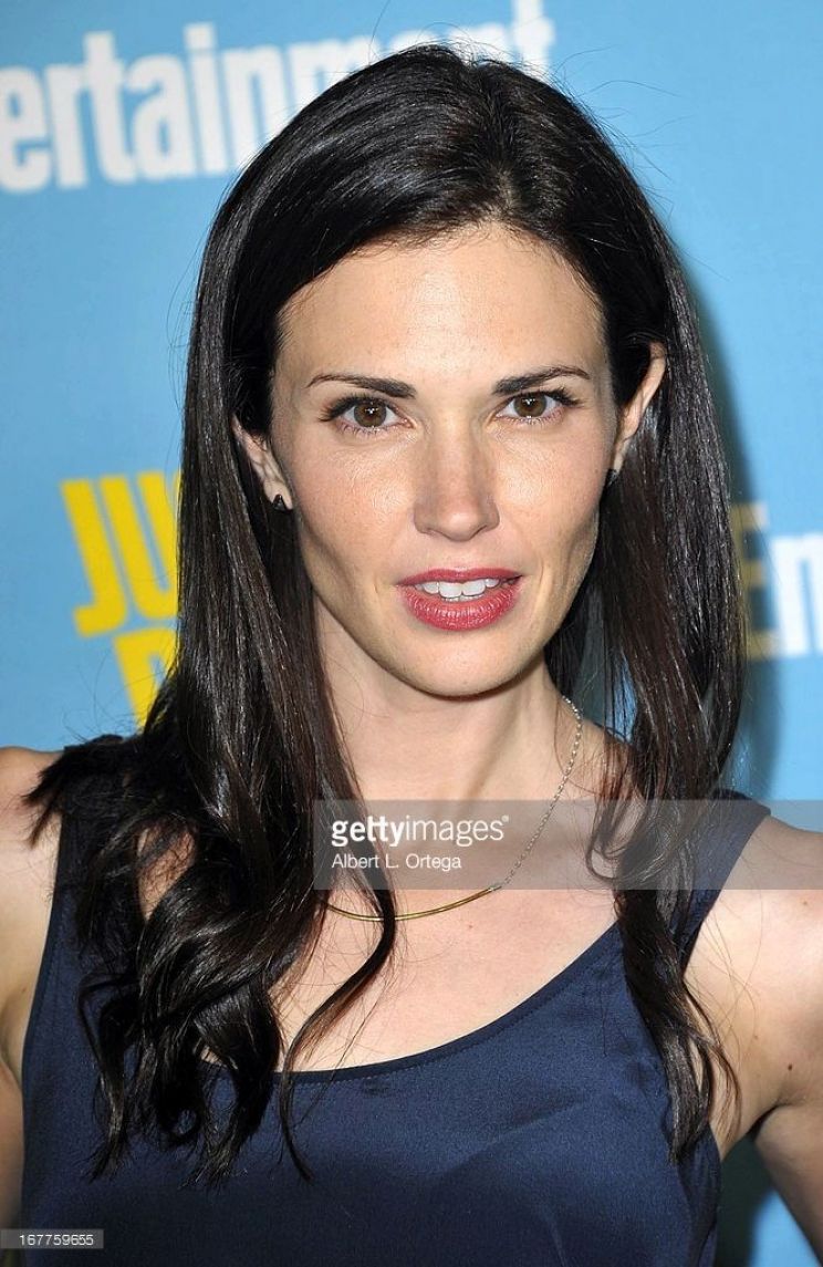 Laura Mennell