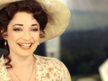 Laura Michelle Kelly