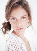 Laura Neiva photo