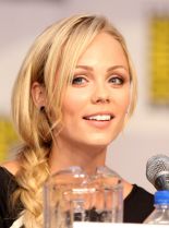 Laura Vandervoort photo