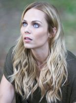 Laura Vandervoort photo