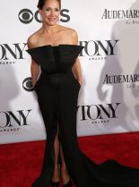Laurie Metcalf photo