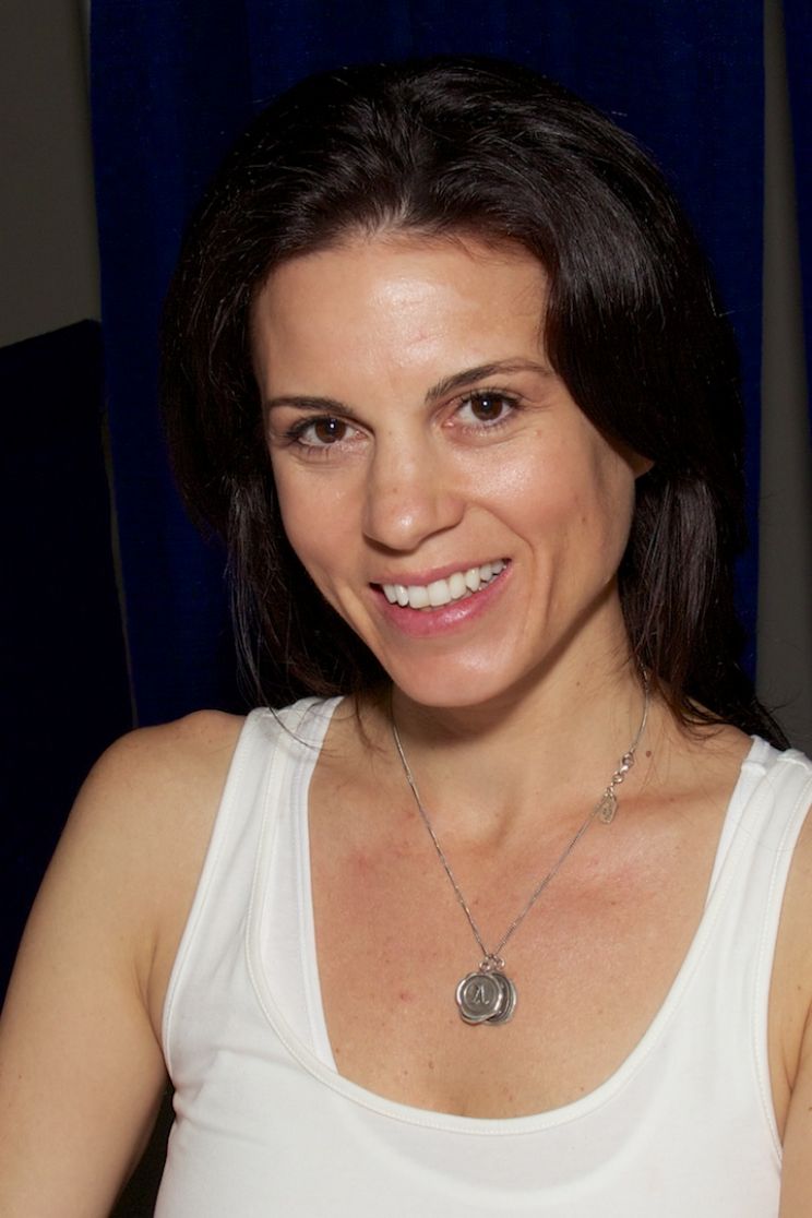 Leah Cairns