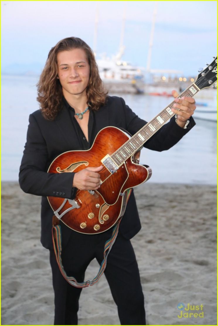 Leo Howard